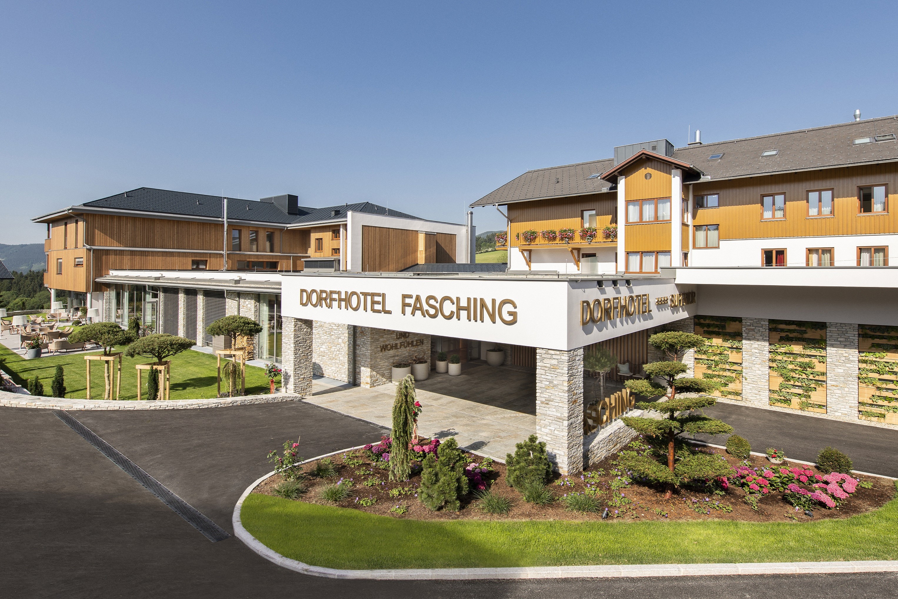 Außenansicht Dorfhotel Fasching